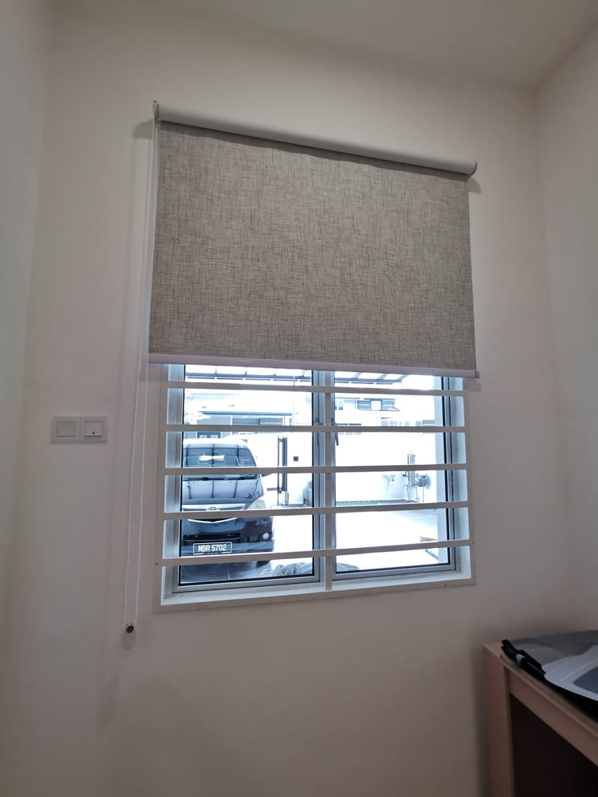 BLACKOUT 100 ROLLER BLINDS